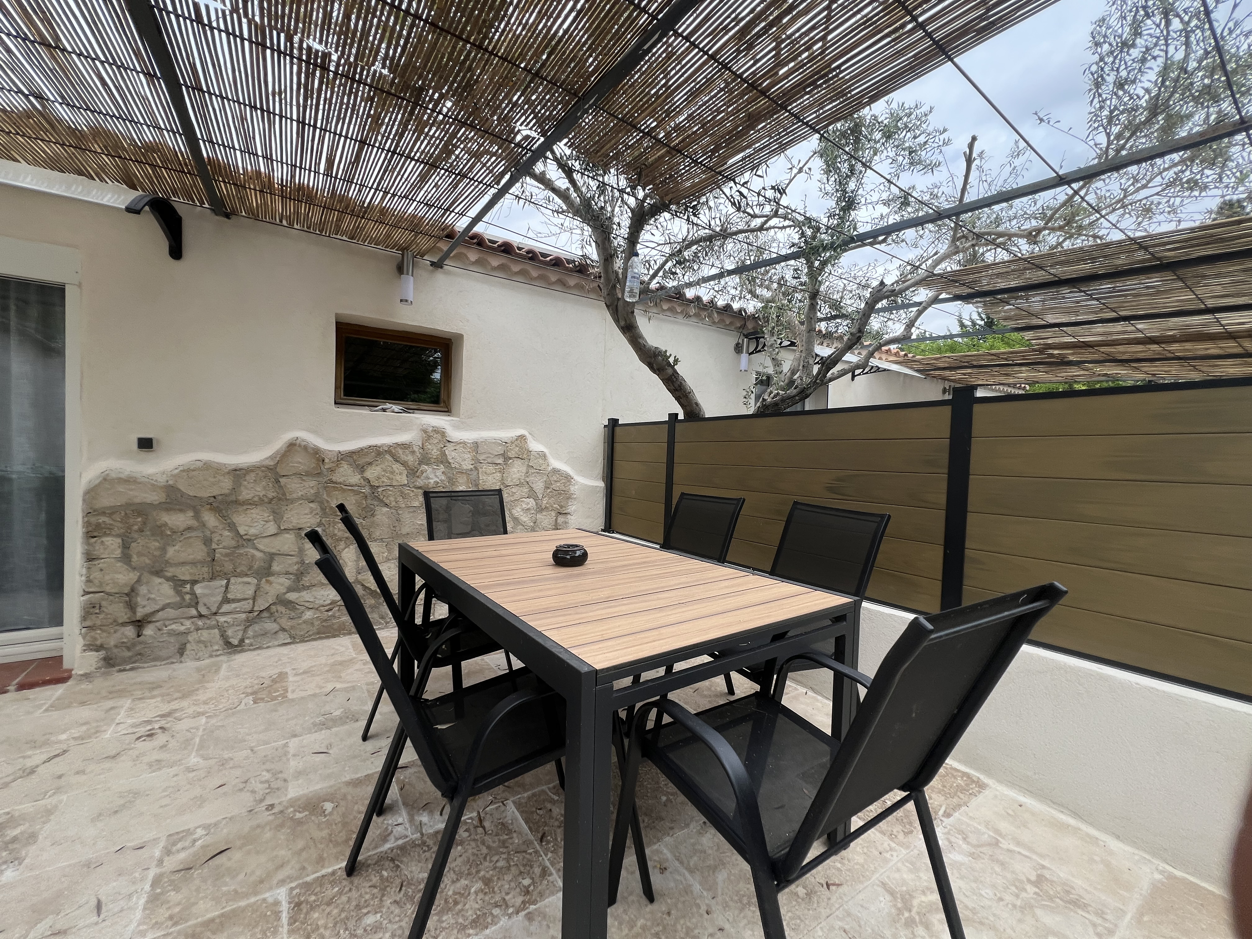 Le Grand Puyricard Studio — Location Airbnb Aix-en-Provence Puyricard accès piscine partagée